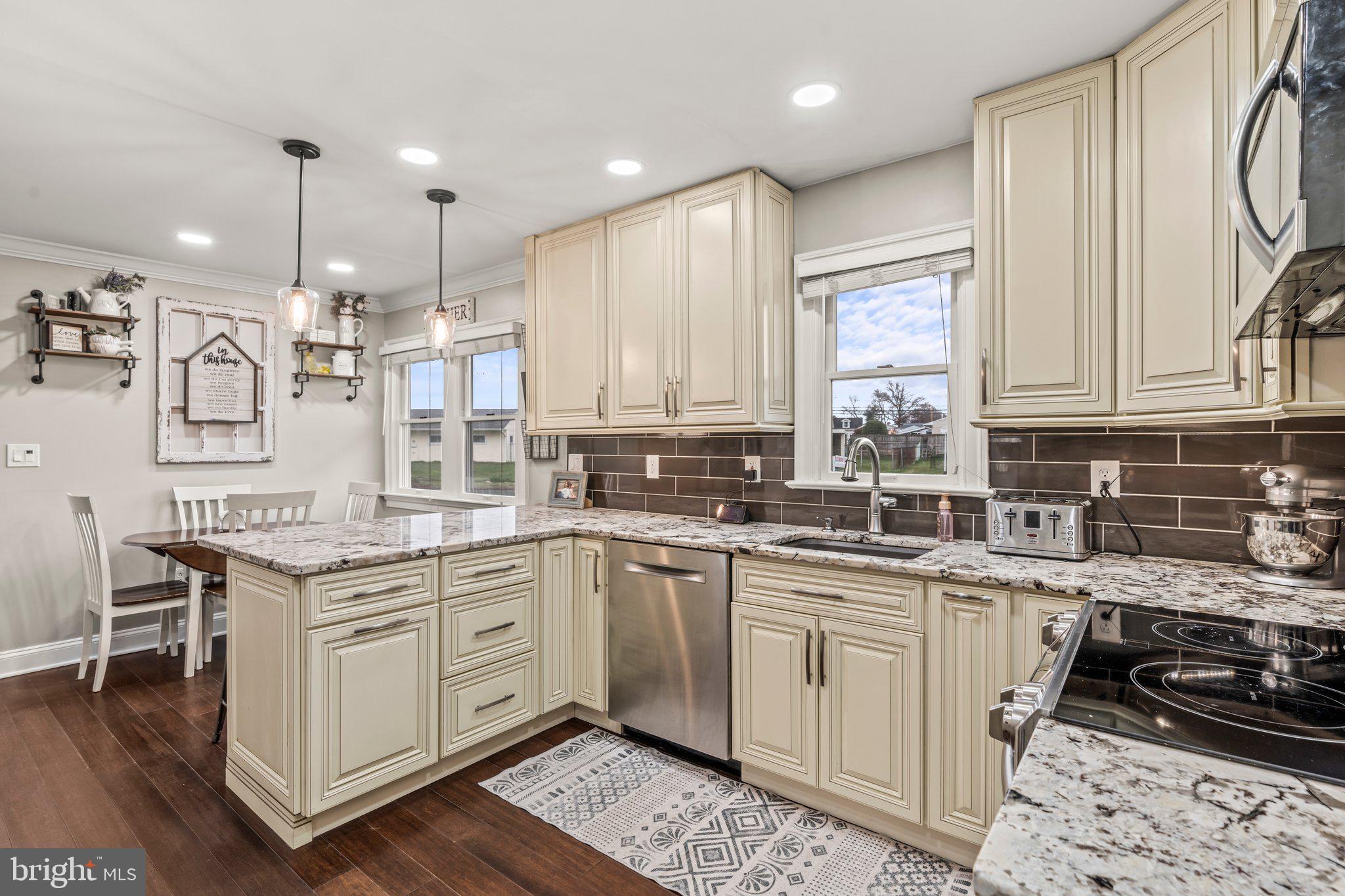91 Border Rock Road Levittown, PA 19057 - Photo 10 of 20 Eat In Kitchen with Breakfast Bars