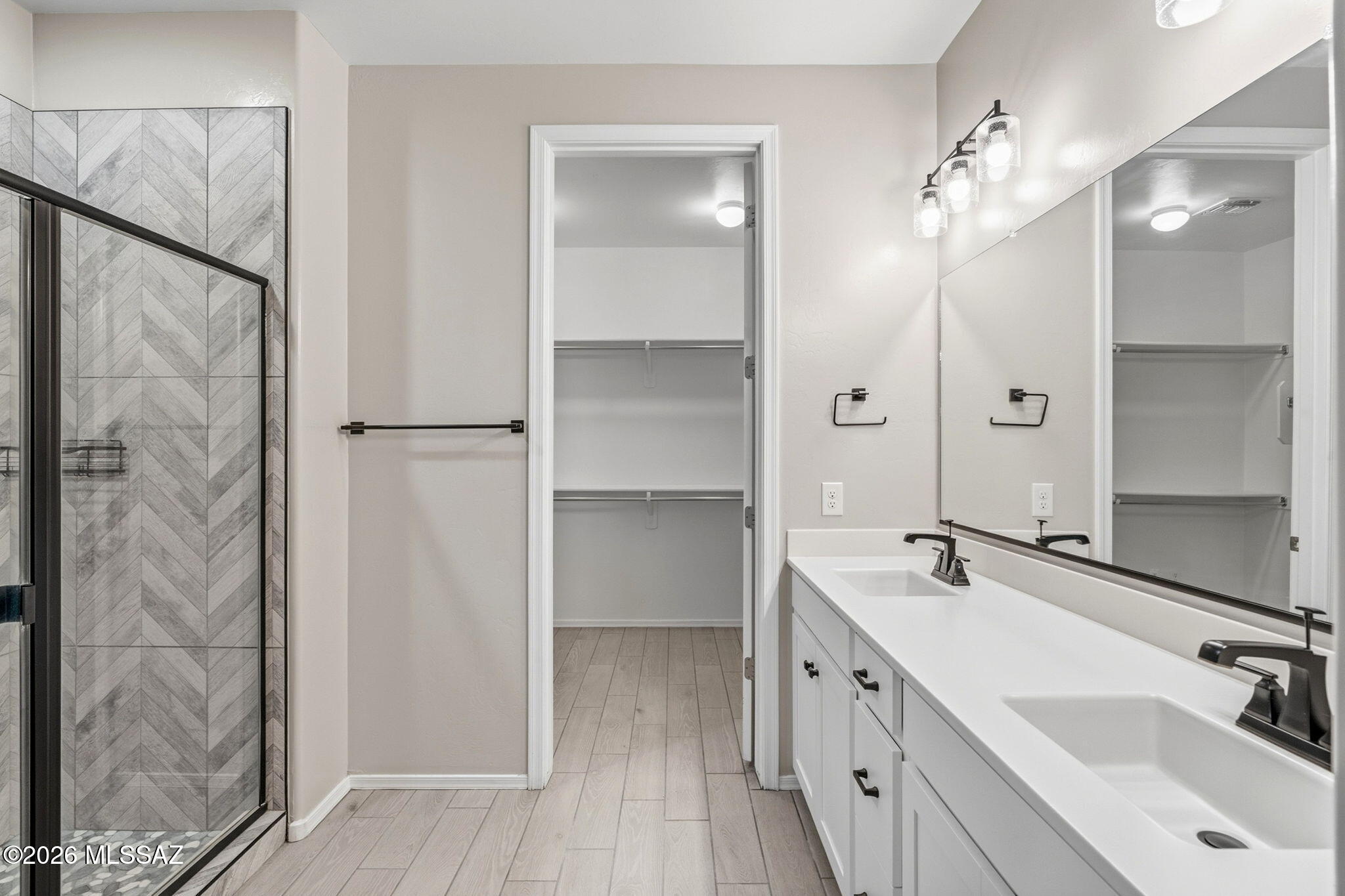 12101 East Ryscott Circle Vail, AZ 85641 - Photo 29 of 49 Primary Bathroom