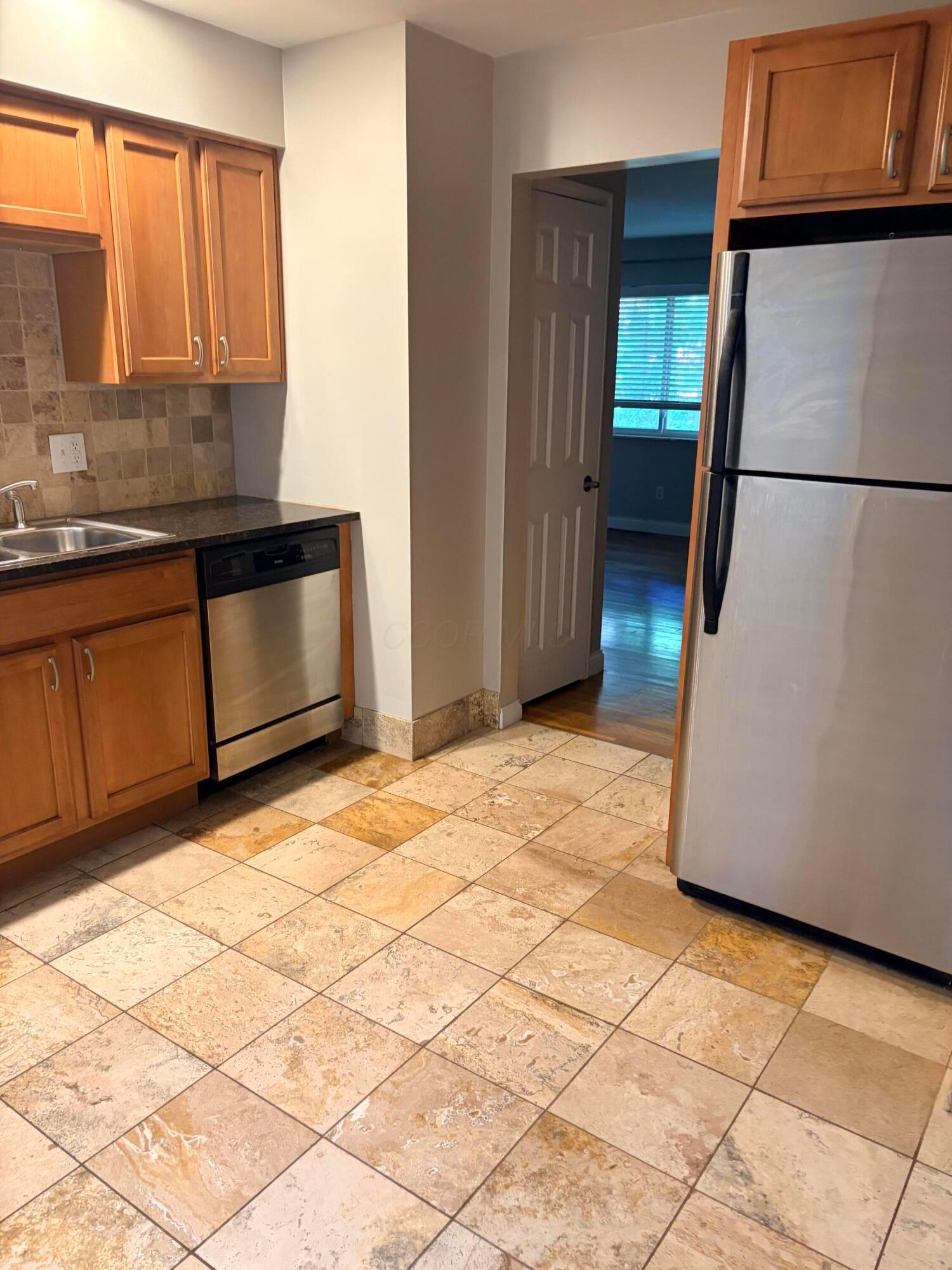 301 Fenway Road, Unit B Columbus, OH 43214 - Photo 6 of 19 IMG_5433