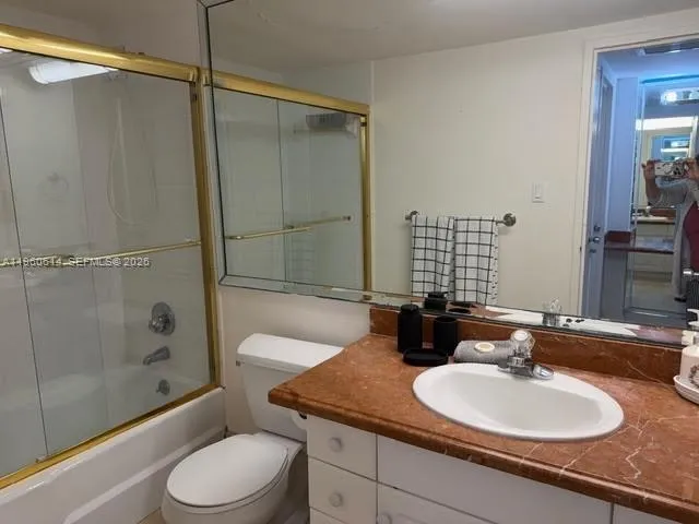 $3,500 | 5161 Collins Avenue, Unit 703, Miami Beach, FL 33140