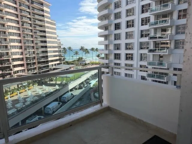 $3,500 | 5161 Collins Avenue, Unit 703, Miami Beach, FL 33140