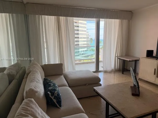 $3,500 | 5161 Collins Avenue, Unit 703, Miami Beach, FL 33140