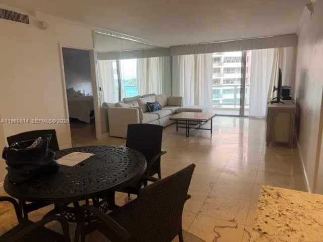 $3,500 | 5161 Collins Avenue, Unit 703, Miami Beach, FL 33140