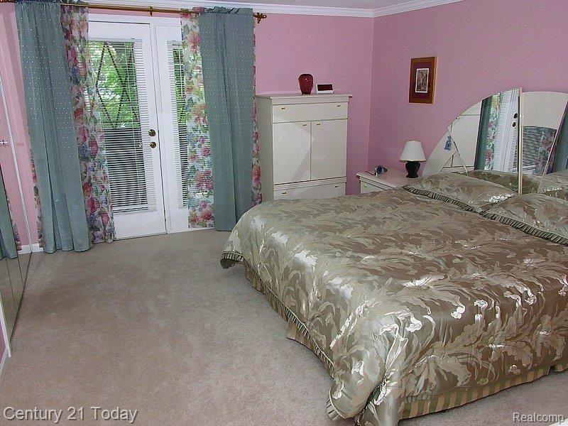 3132 Summers Road, Unit 10 Keego Harbor, MI 48320 - Photo 12 of 15 master bedroom1
