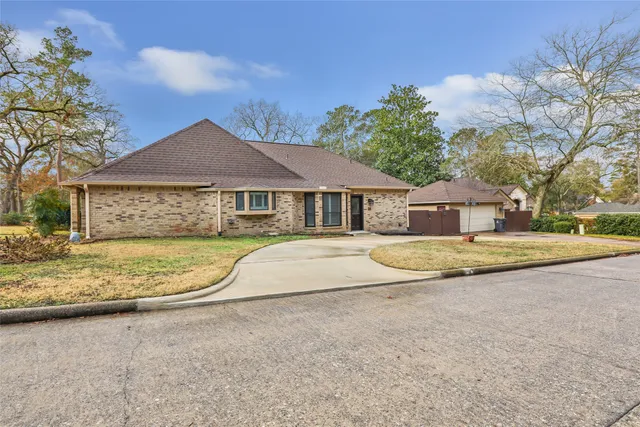 $489,999 | 26 Royal Dalton Circle, Conroe, TX 77304