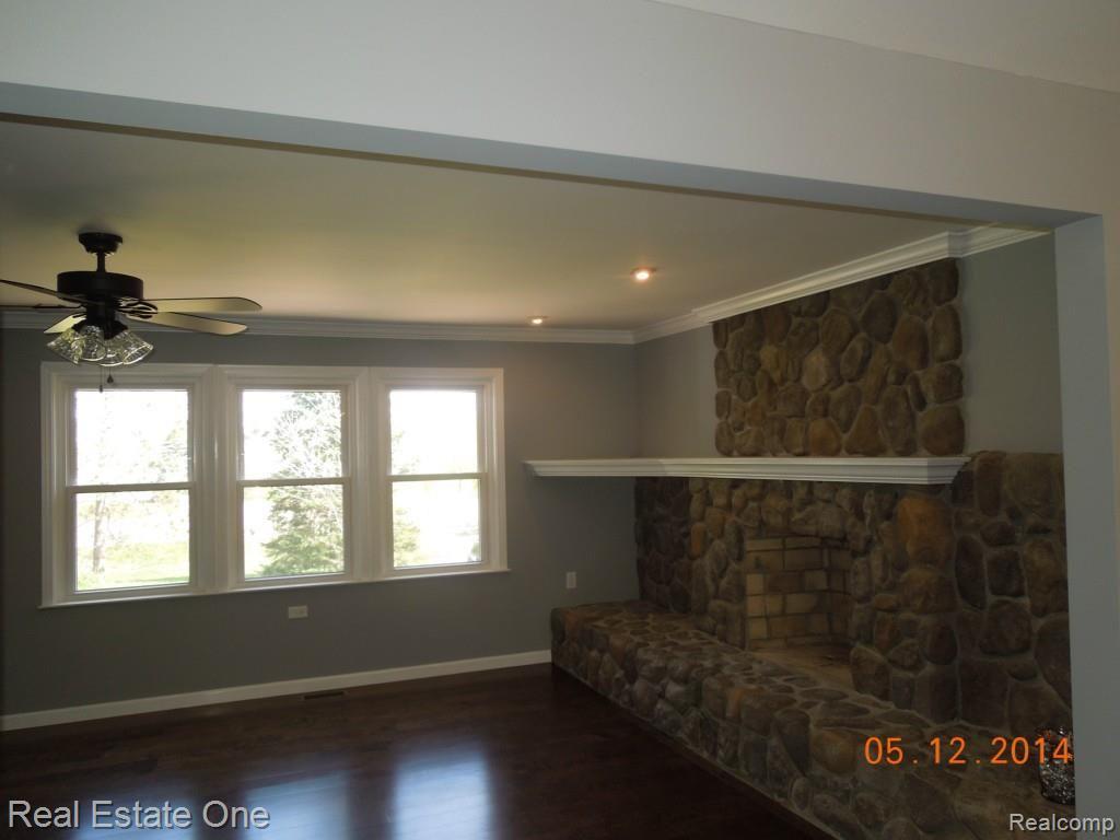 2492 Academy Road Holly, MI 48442 - Photo 11 of 50 Living Room