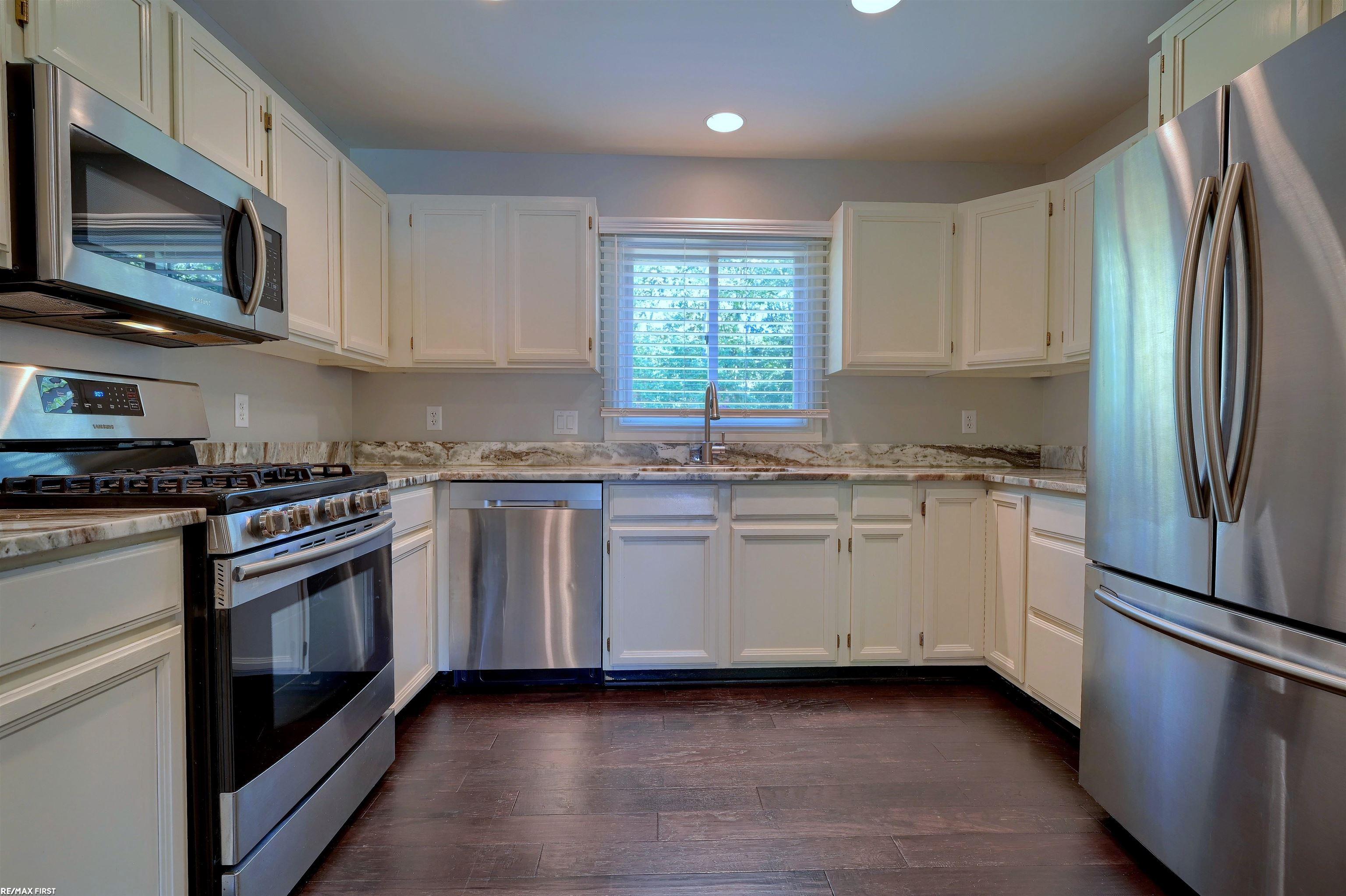 2131 Rochelle Park Drive Rochester Hills, MI 48309 - Photo 7 of 25