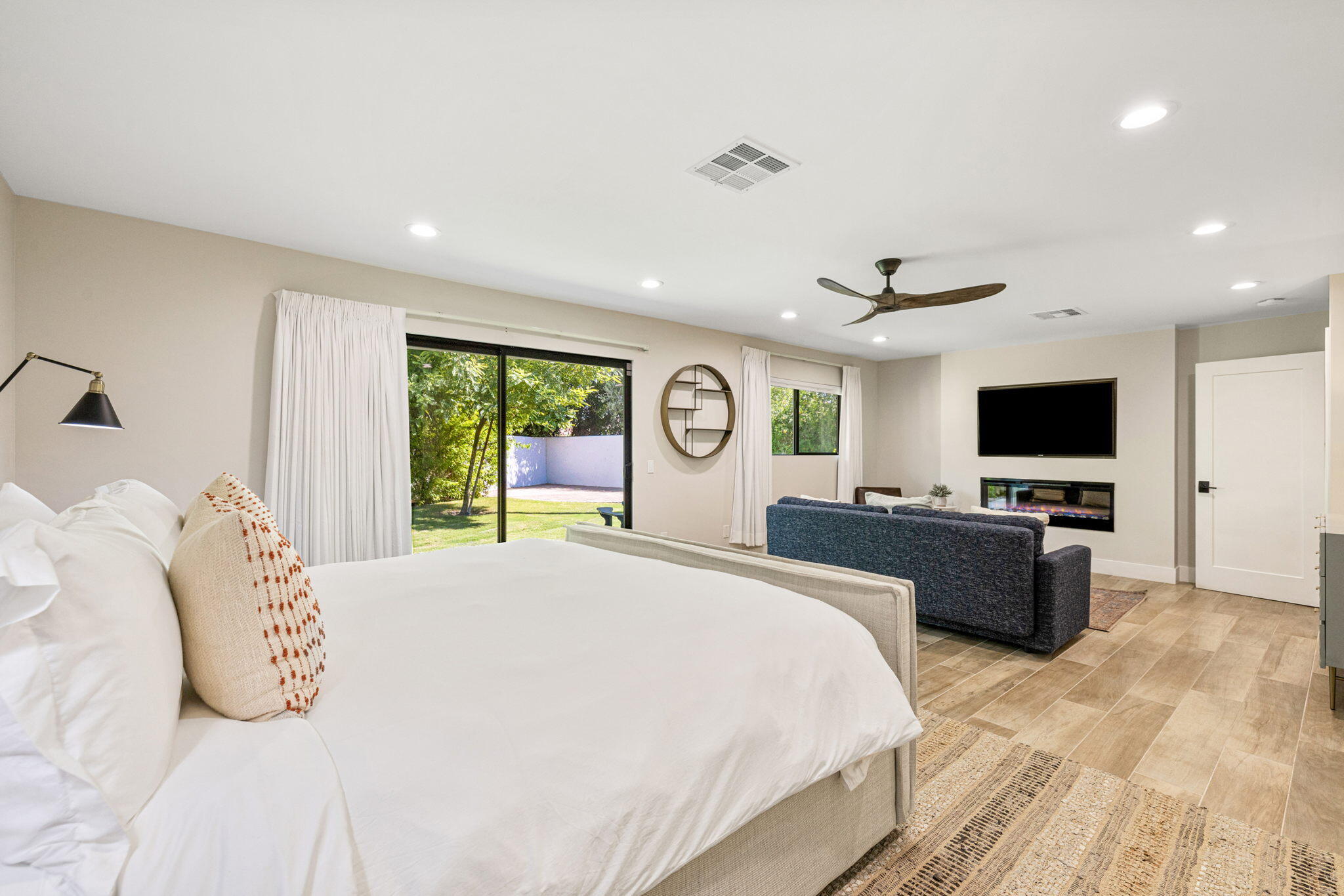 45655 Apache Road, Unit E Indian Wells, CA 92210 - Photo 30 of 31 a bedroom with a bed and a flat screen tv