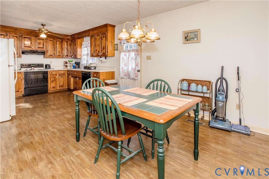 4751 Tatum Road Disputanta, VA 23842 - Photo 8 of 28