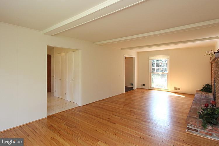 8805 Bells Mill Road Potomac, MD 20854 - Photo 11 of 30 Family Room