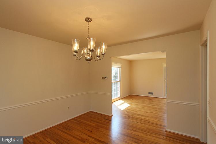 8805 Bells Mill Road Potomac, MD 20854 - Photo 12 of 30 Dining Room