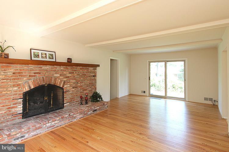 8805 Bells Mill Road Potomac, MD 20854 - Photo 13 of 30 Family Room