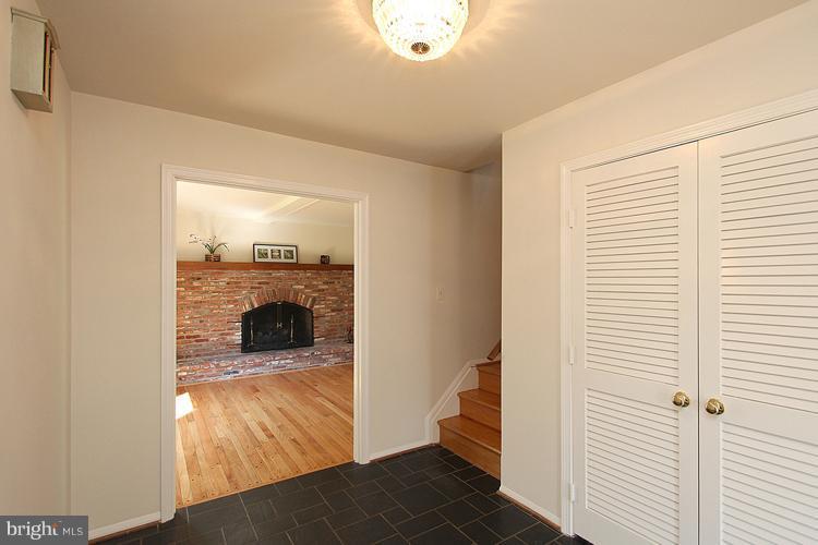 8805 Bells Mill Road Potomac, MD 20854 - Photo 17 of 30 Interior (General)