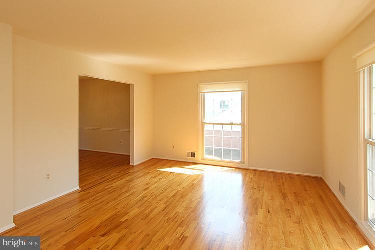 8805 Bells Mill Road Potomac, MD 20854 - Photo 22 of 30 Living Room