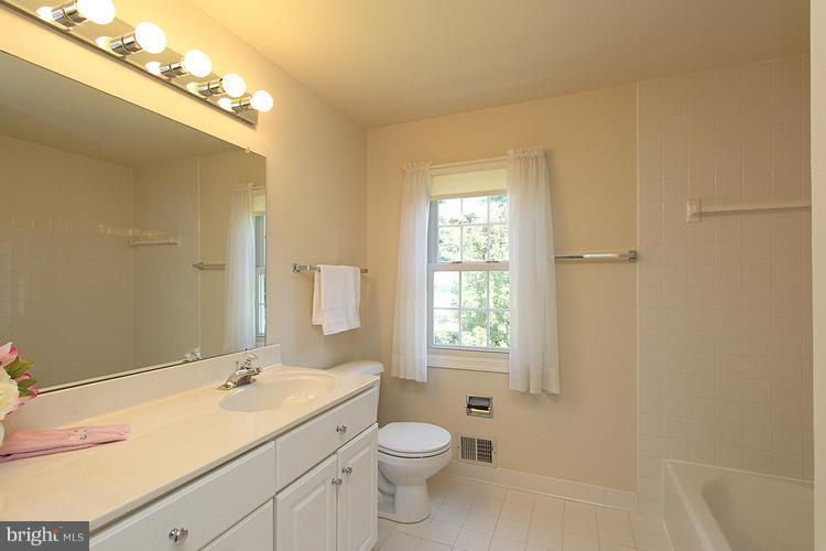 8805 Bells Mill Road Potomac, MD 20854 - Photo 23 of 30 Bath