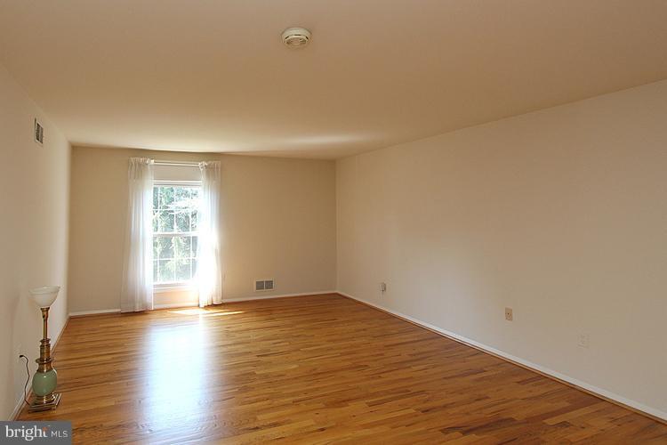 8805 Bells Mill Road Potomac, MD 20854 - Photo 27 of 30 Bedroom (Master)