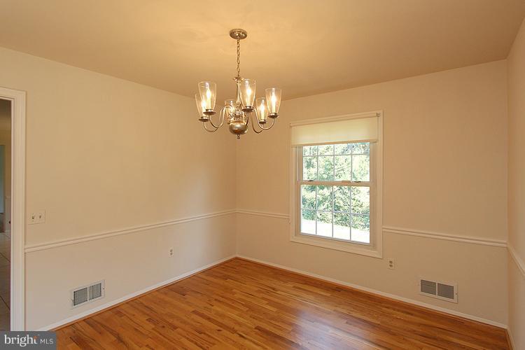 8805 Bells Mill Road Potomac, MD 20854 - Photo 6 of 30 Dining Room