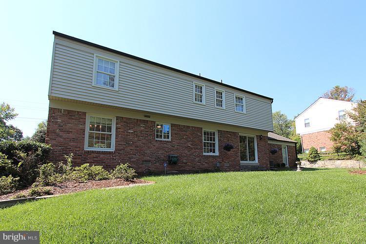 8805 Bells Mill Road Potomac, MD 20854 - Photo 9 of 30 Exterior (Rear)