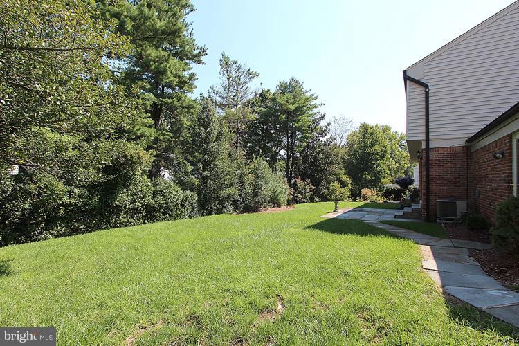 8805 Bells Mill Road Potomac, MD 20854 - Photo 10 of 30 Exterior (Rear)