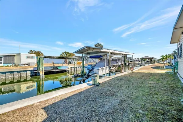 $229,900 | 132 West St Lucia Loop, Apollo Beach, FL 33572