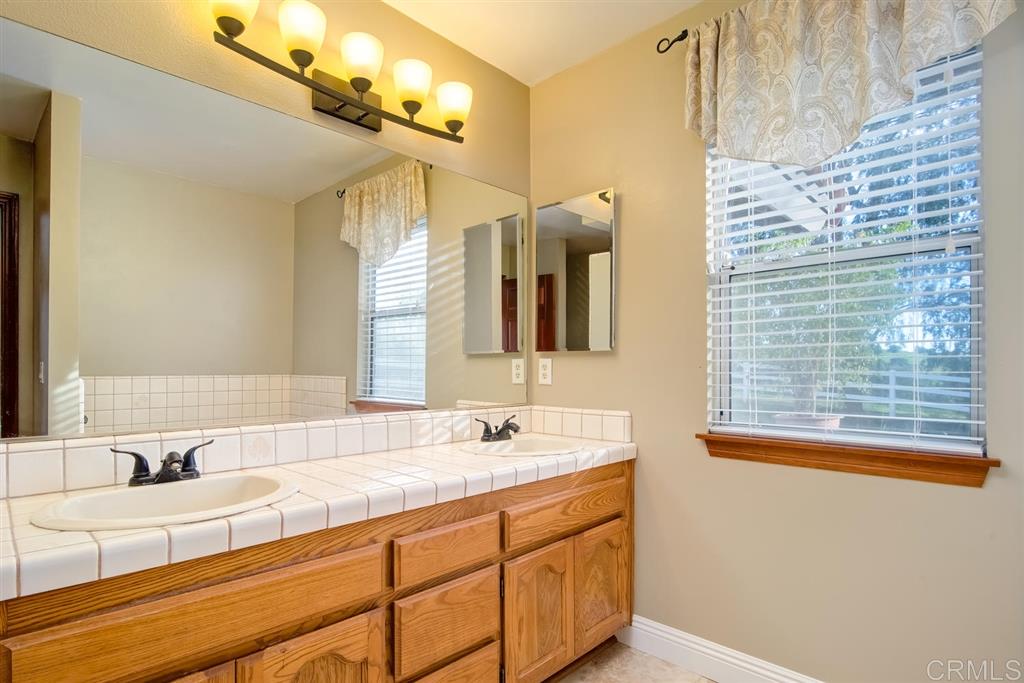 1054 Capra Way Fallbrook, CA 92028 - Photo 13 of 25