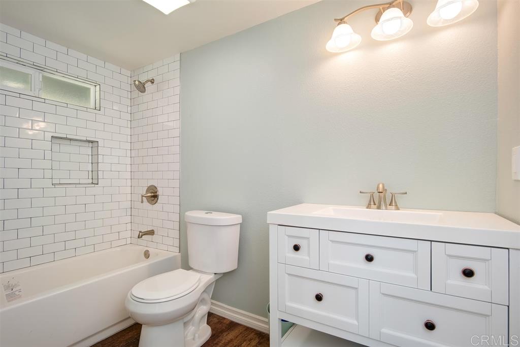 1054 Capra Way Fallbrook, CA 92028 - Photo 17 of 25 Tiny house bathroom