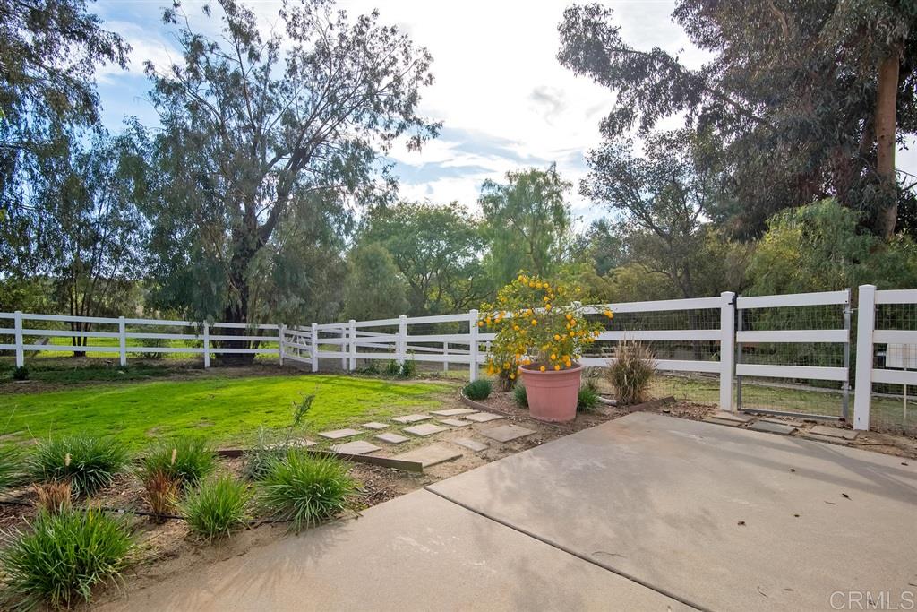 1054 Capra Way Fallbrook, CA 92028 - Photo 22 of 25