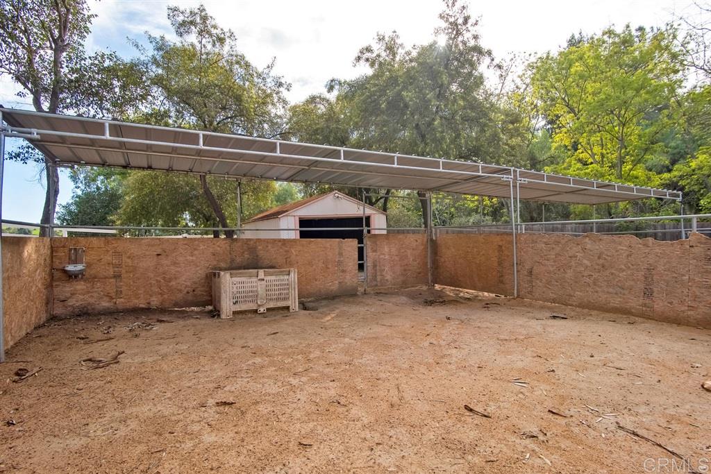 1054 Capra Way Fallbrook, CA 92028 - Photo 24 of 25 Horse stall