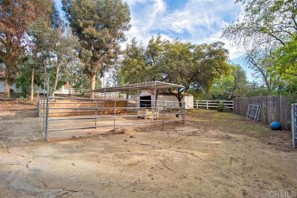 1054 Capra Way Fallbrook, CA 92028 - Photo 25 of 25 Horse stall with shed in background