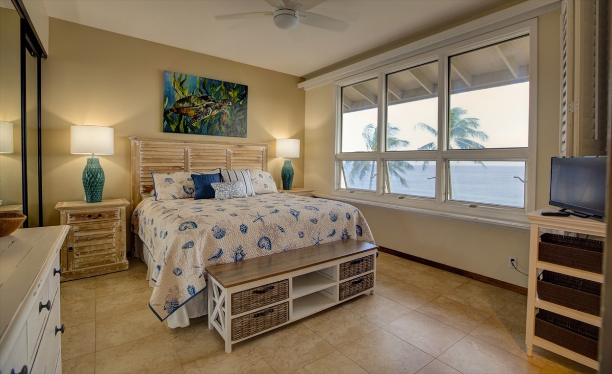2640 Puuholo Road, Unit 134 Koloa, HI 96756 - Photo 8 of 20 a bedroom with a bed and a window