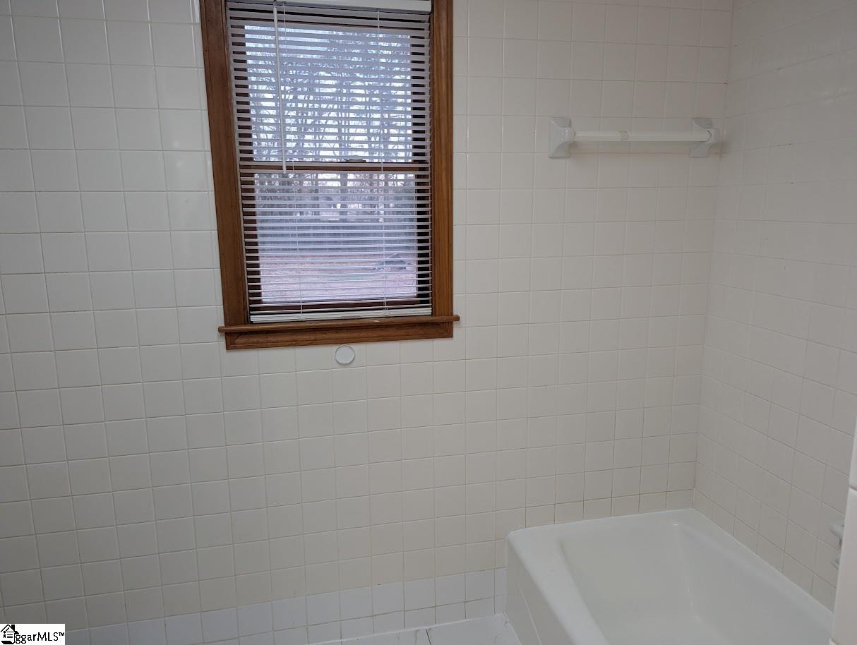 1244 East Butler Road Greenville, SC 29607 - Photo 13 of 24 Gallery Image 13