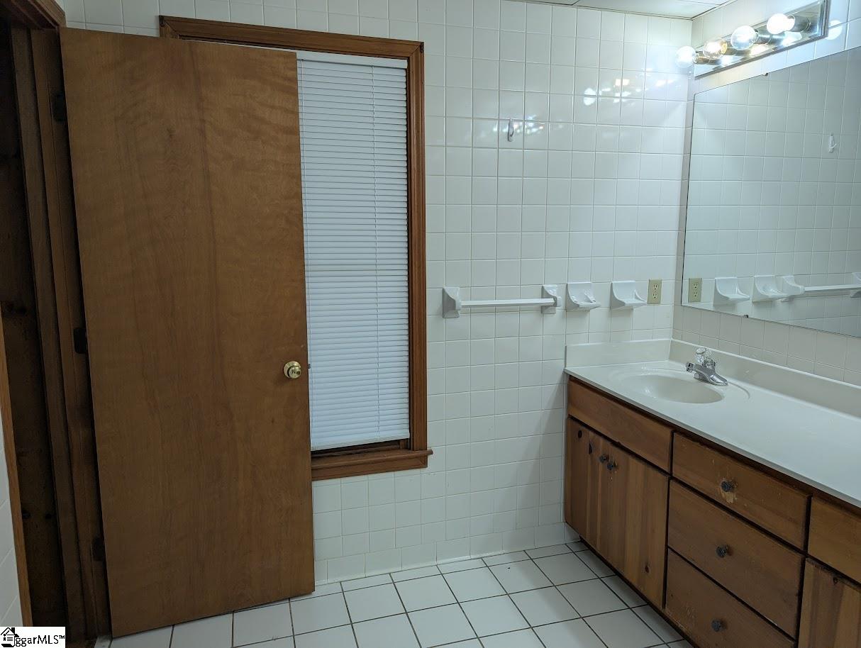 1244 East Butler Road Greenville, SC 29607 - Photo 15 of 24 Gallery Image 15