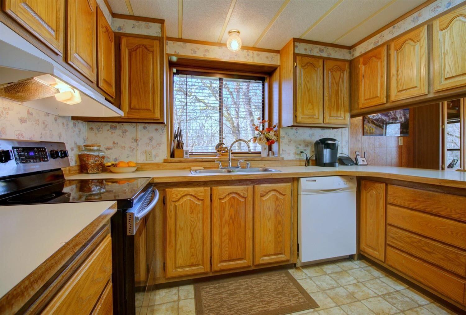 5723 Old Stage Road Central Point, OR 97502 - Photo 8 of 24 14