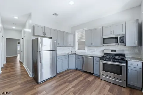 $2,150 | 913 South 18th Street, Newark, NJ 07108
