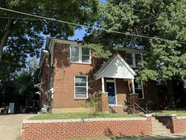 $1,275 | 716 Blaylock Drive, Dallas, TX 75203