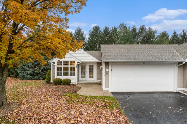 $325,000 | 871 Clarewood Court, Holland, MI 49423