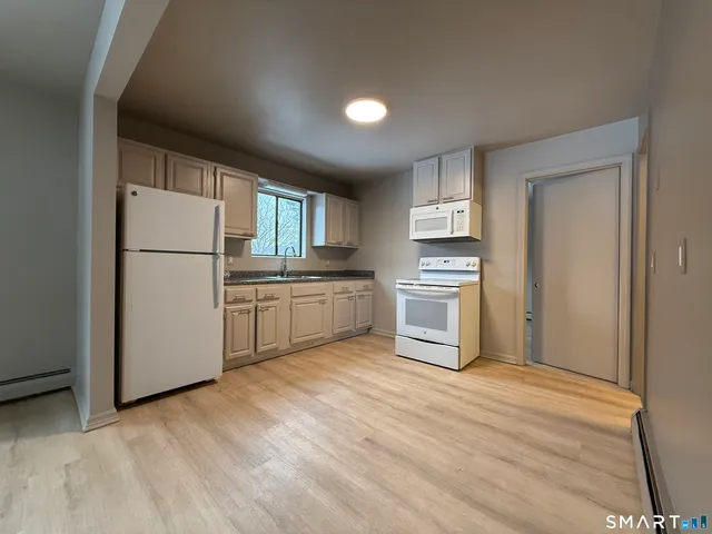 $1,600 | 388 South Main Street, Unit 2, Seymour, CT 06483