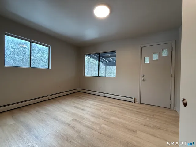 $1,600 | 388 South Main Street, Unit 2, Seymour, CT 06483