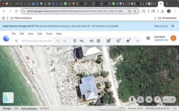 a black and white photo of a room