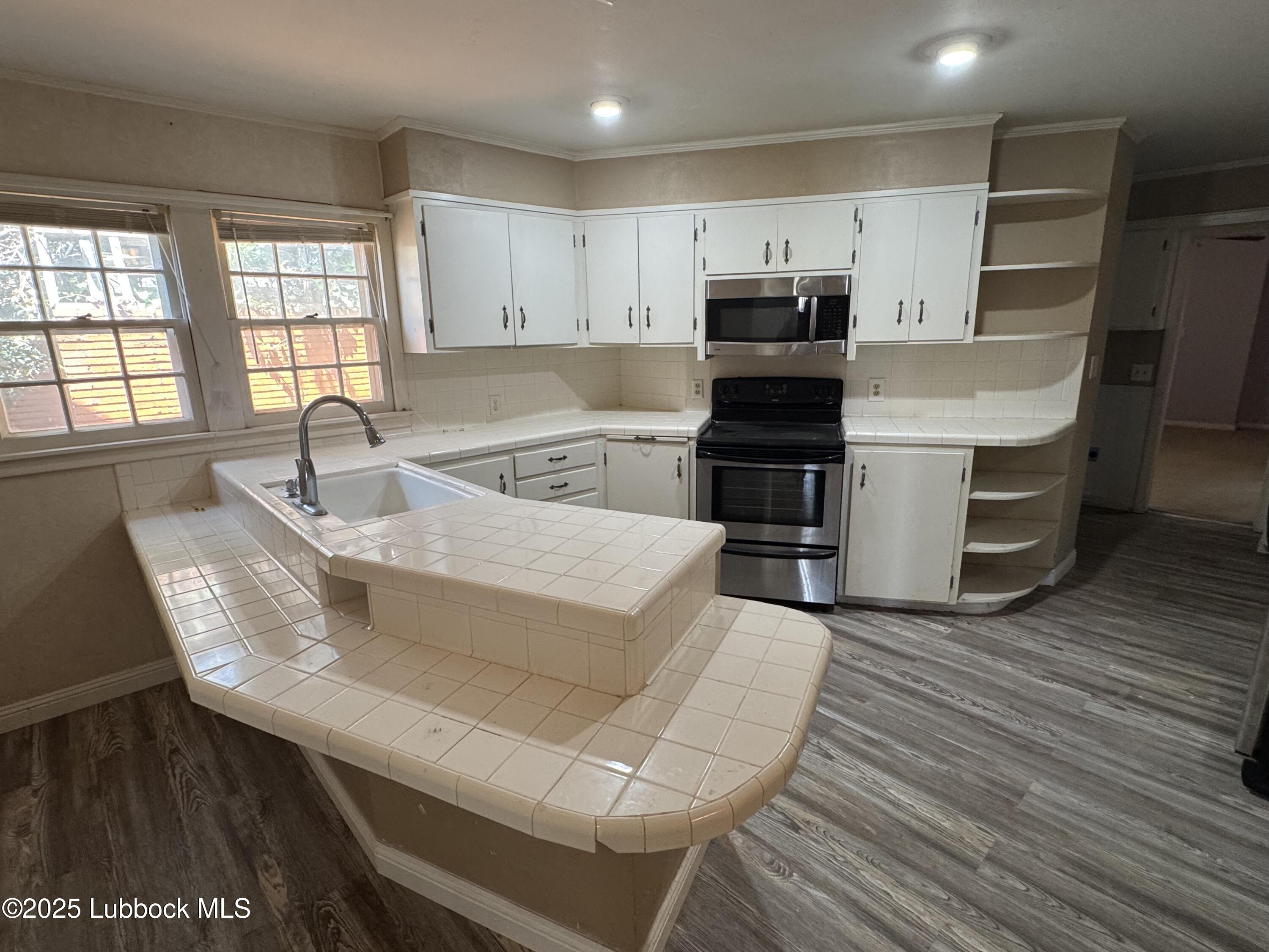 1404 West 7th Plainview, TX 79072 - Photo 2 of 23 IMG_7193 (2)