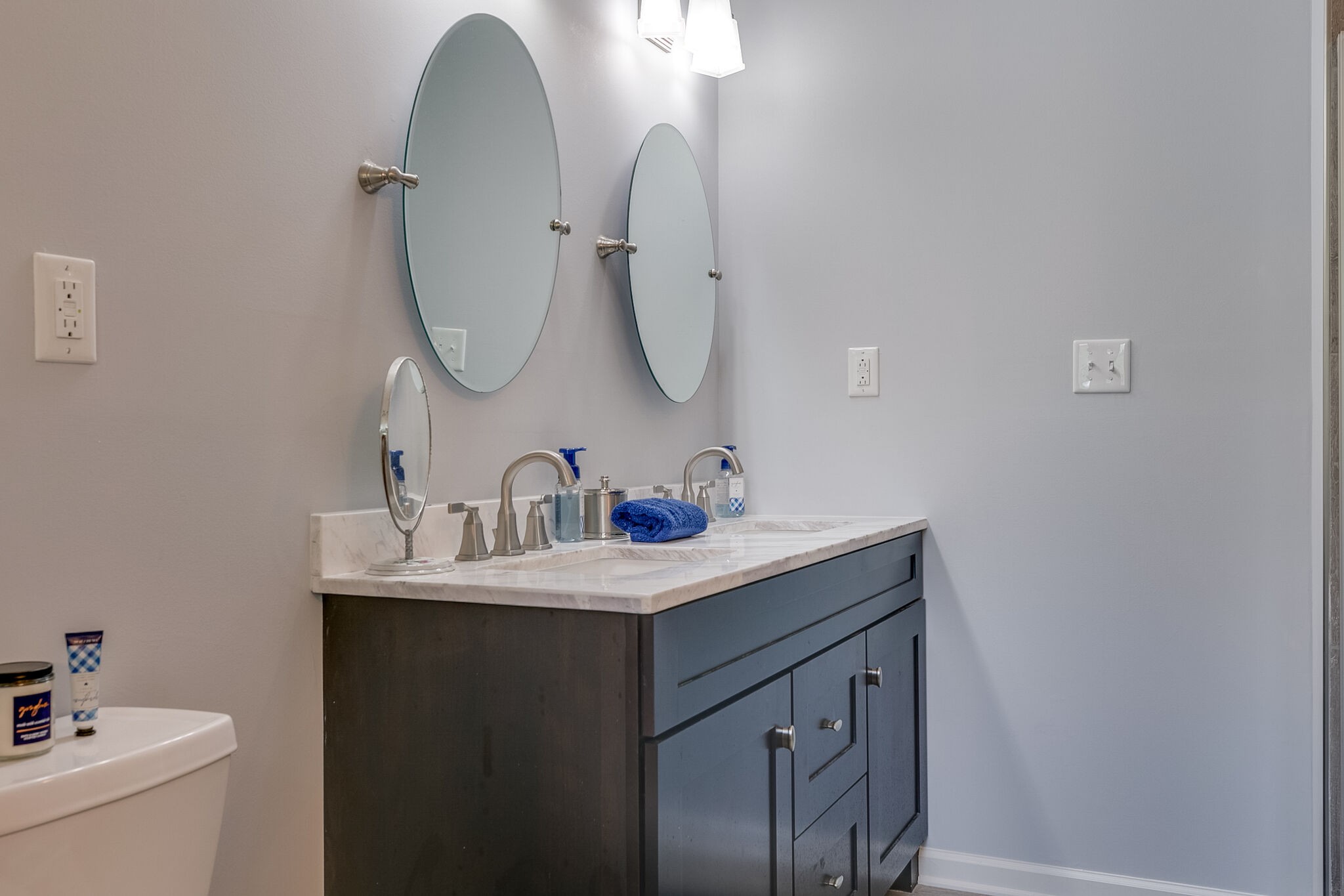 117 Paschal Drive Murfreesboro, TN 37128 - Photo 27 of 32 a bathroom with a sink and a mirror