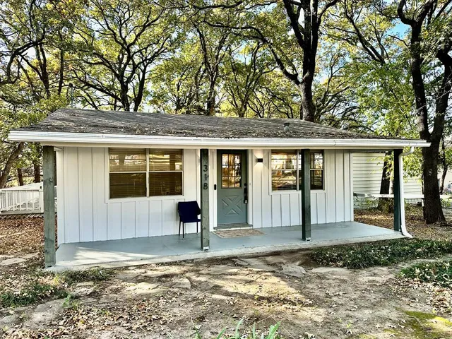 $199,500 | 318 Windsor Drive, Pottsboro, TX 75076