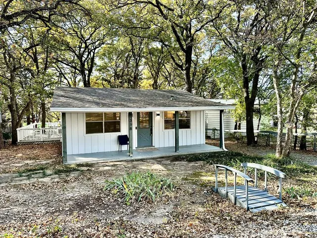 $199,500 | 318 Windsor Drive, Pottsboro, TX 75076