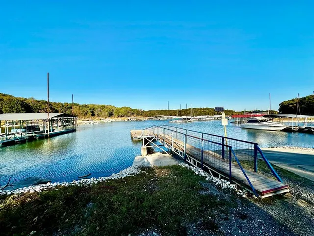 $199,500 | 318 Windsor Drive, Pottsboro, TX 75076