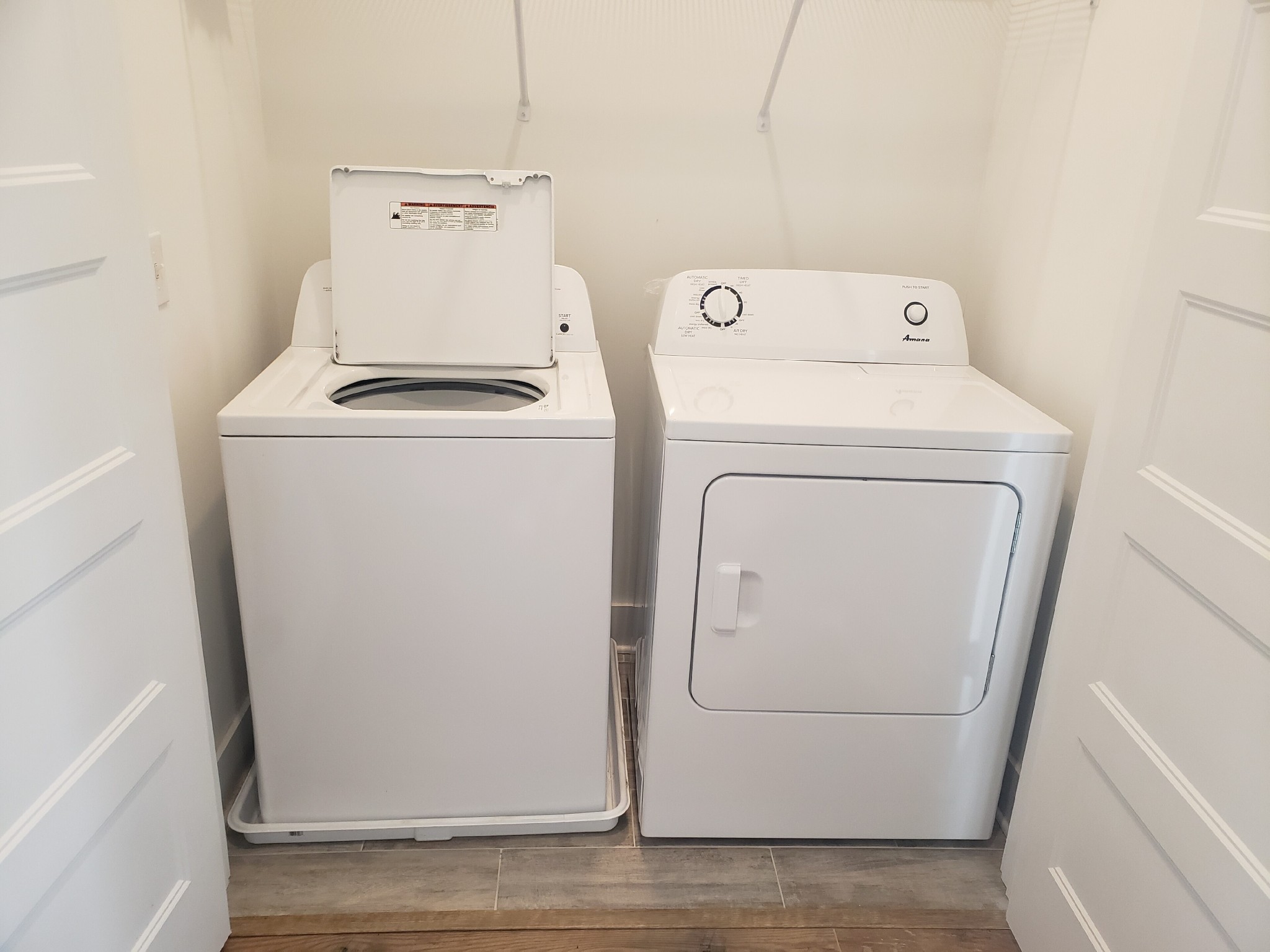 213 Mcauliffe Street Murfreesboro, TN 37130 - Photo 12 of 12 a utility room with dryer and washer