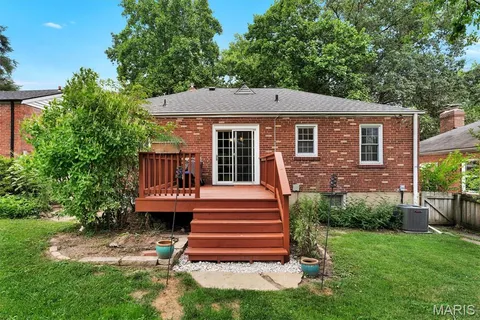 $299,900 | 807 Blossom Lane, St. Louis, MO 63119