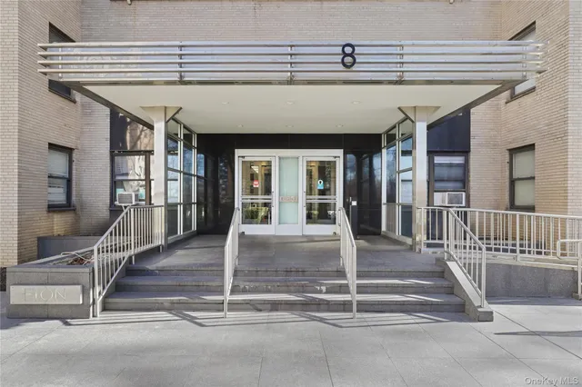 $235,000 | 8 Fordham Hill Ovl, Unit 16B | University Heights