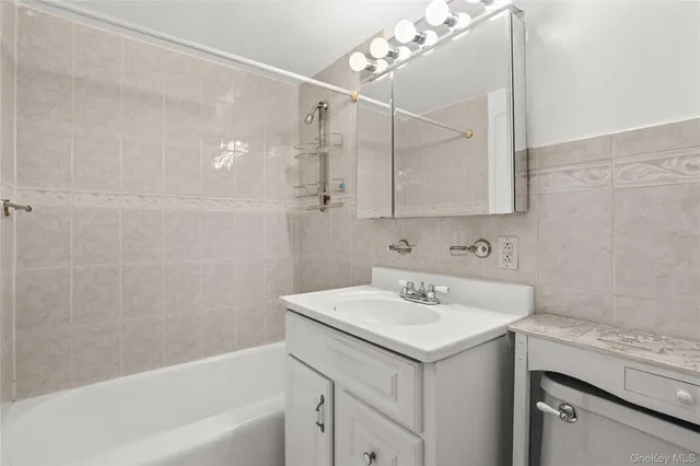 $235,000 | 8 Fordham Hill Ovl, Unit 16B | University Heights