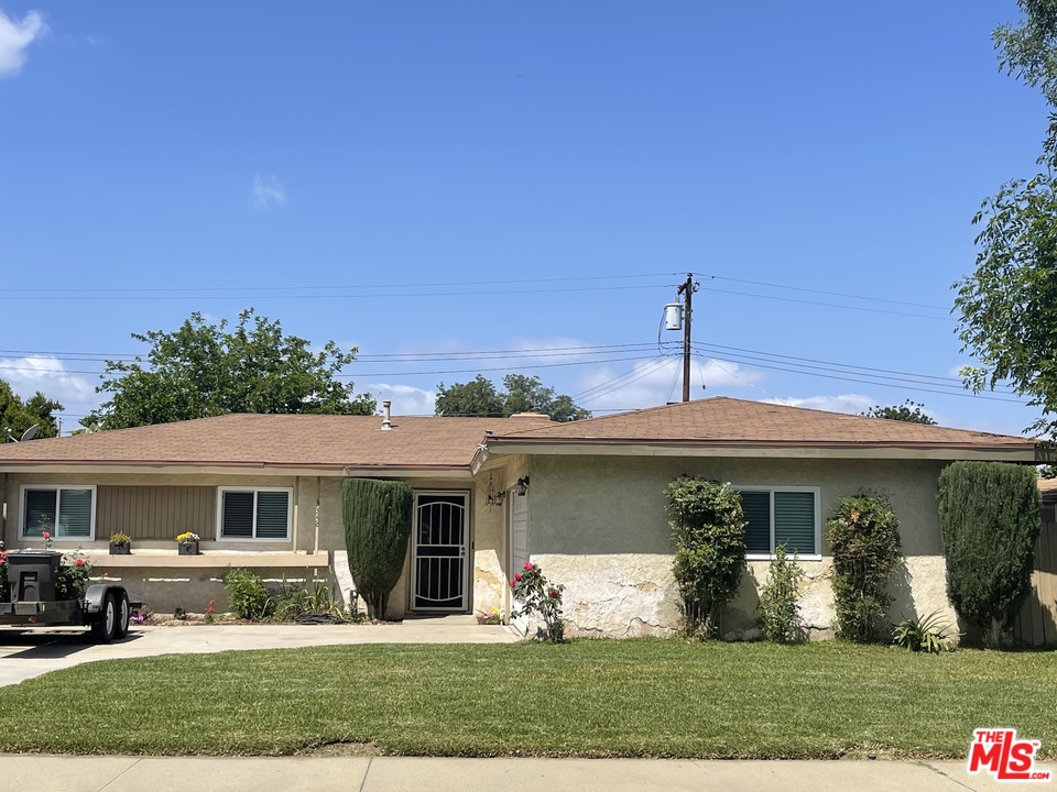 3348 Norfolk Drive Riverside, CA 92503 - Photo 2 of 18