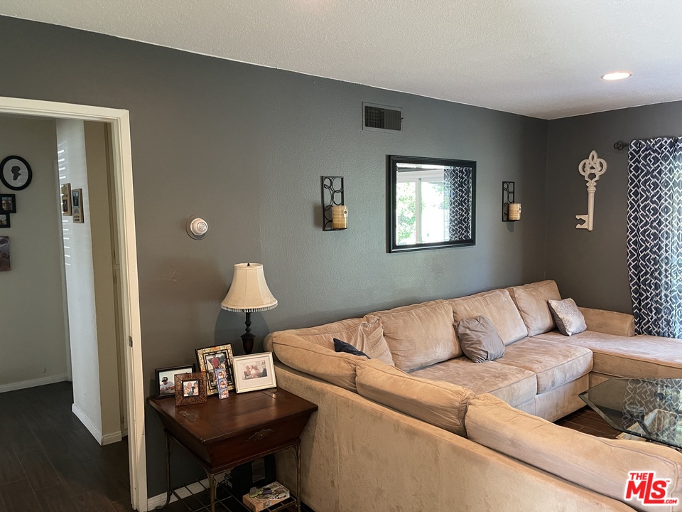 3348 Norfolk Drive Riverside, CA 92503 - Photo 5 of 18
